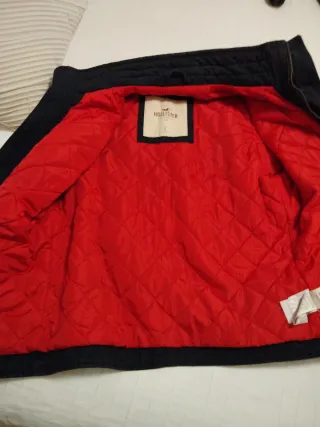 Chaqueta Hollister Azul con Forro Rojo