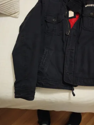 Chaqueta Hollister Azul con Forro Rojo