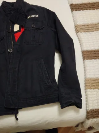 Chaqueta Hollister Azul con Forro Rojo