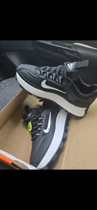Tenis Nike Negro y Blanco