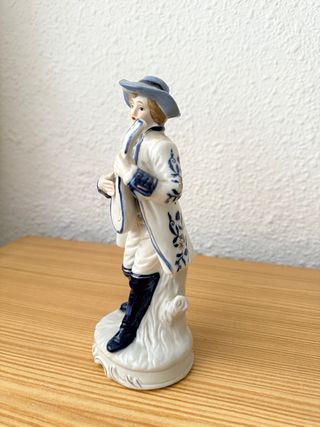 Figura Trovador con Laúd Porcelana