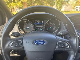 ¡SIN ENTRADA! FORD FOCUS 125CV