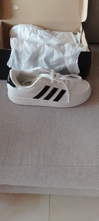 Zapatillas Adidas Blancas y Negras