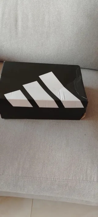 Zapatillas Adidas Blancas y Negras