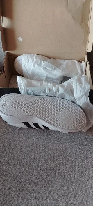 Zapatillas Adidas Blancas y Negras