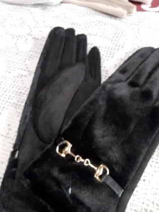 Guanti neri donna con fibbia dorata