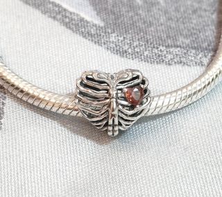 Colgante y cuentas Entre Corazones