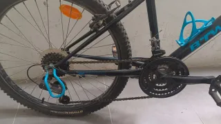 Bicicleta infantil Btwin azul y negra