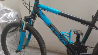 Bicicleta infantil Btwin azul y negra