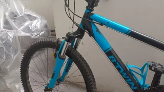 Bicicleta infantil Btwin azul y negra