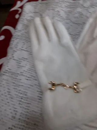 Guanti donna fibbia dorata bianchi