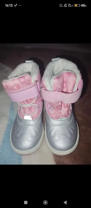 Botas de nieve rosas para niña