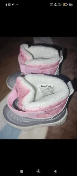 Botas de nieve rosas para niña