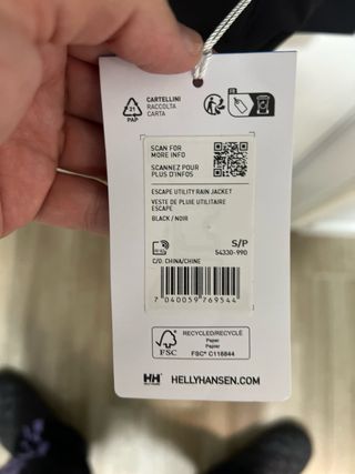 Abrigo Helly Hansen Negro Nuevo