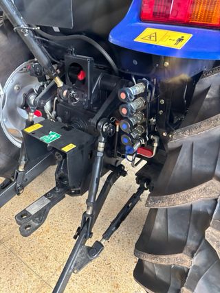 Tractor Lovol M404 con cabina 65 cv 4 cilindros