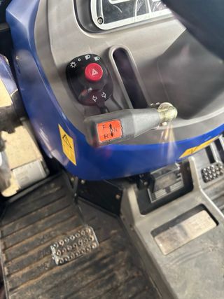 Tractor Lovol M404 con cabina 65 cv 4 cilindros