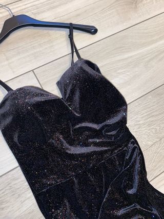 Vestito lungo aderente con spacco e brillantini