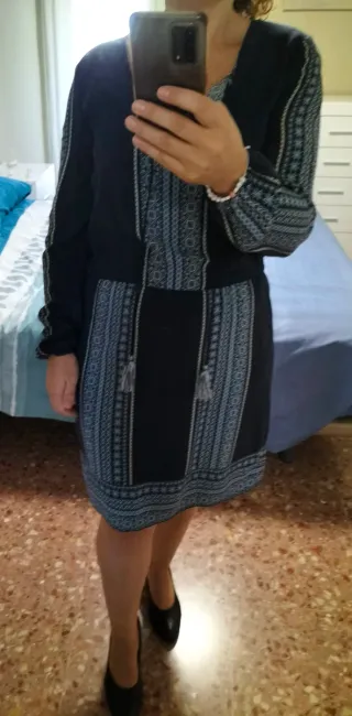 Vestido negro con bordados