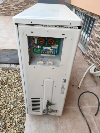 Unidad Exterior Airwell AWAU-GCD 030-H11