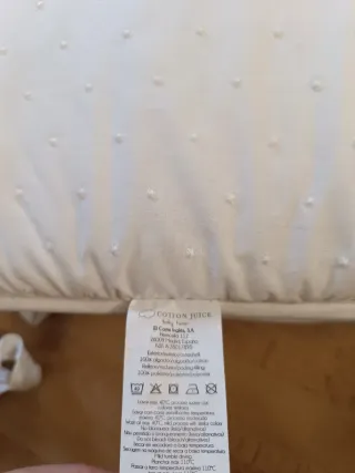 Cuna madera con colchón y sábanas