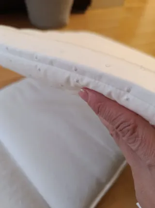 Cuna madera con colchón y sábanas