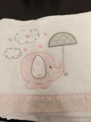 Cuna madera con colchón y sábanas