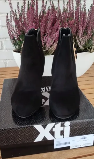 Botines Xti Negros Tacon Hebilla