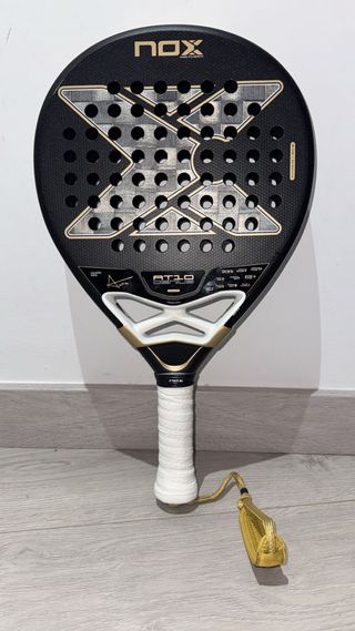 Pala de pádel NOX AT10