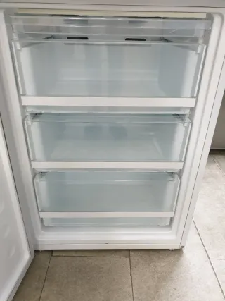 Nevera Haier 190x60cm A+ no Frost con Garantía