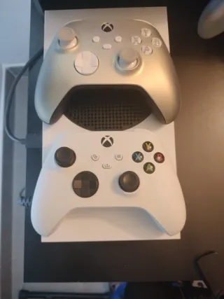 Xbox Series S + 2 Mandos + Cables