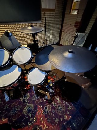 Bateria Roland TD-27KV2 V-Drums com Extras