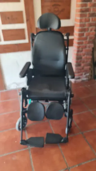 Silla de ruedas.Para personas con discapacidad fís