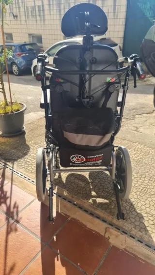 Silla de ruedas.Para personas con discapacidad fís