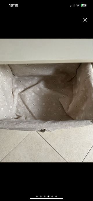 Cassettiera con 3 cesti intrecciati