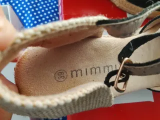 Zapatos de cuña negros y beige