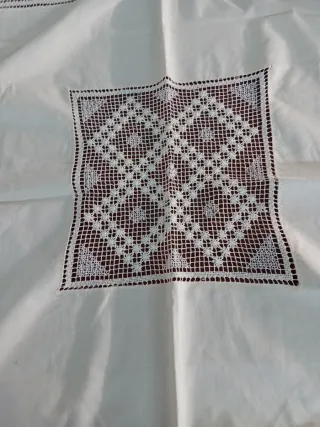 Tovaglietta ricamata a mano 80x80 cm