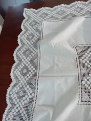 Tovaglietta ricamata a mano 80x80 cm