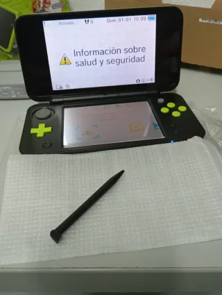 Nintendo New 2DS XL Negra y Lima