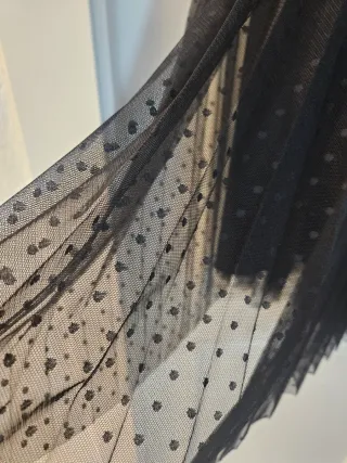 Falda midi tul negra con topos