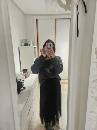 Falda midi tul negra con topos