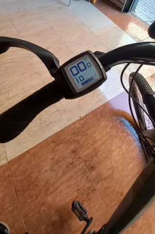 Bicicleta Eléctrica Gris Orbea optima.