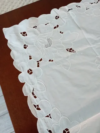 Tovaglia intaglio 80x80 cm