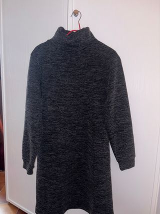 Vestito grigio collo alto