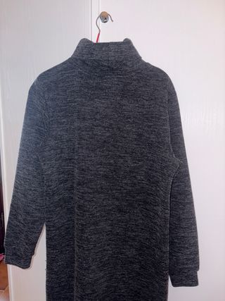 Vestito grigio collo alto