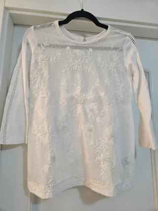 Camiseta blanca con transparencias