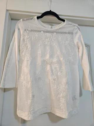 Camiseta blanca con transparencias