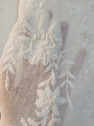 Camiseta blanca con transparencias