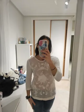 Camiseta blanca con transparencias