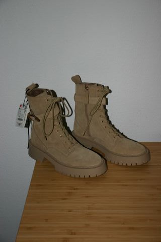 Botas beige tipo militar de Zara – Talla 37 Nueva