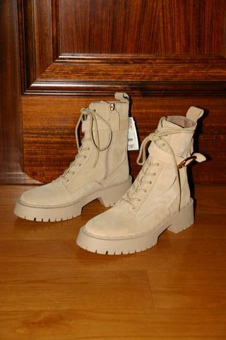 Botas beige tipo militar de Zara – Talla 37 Nueva